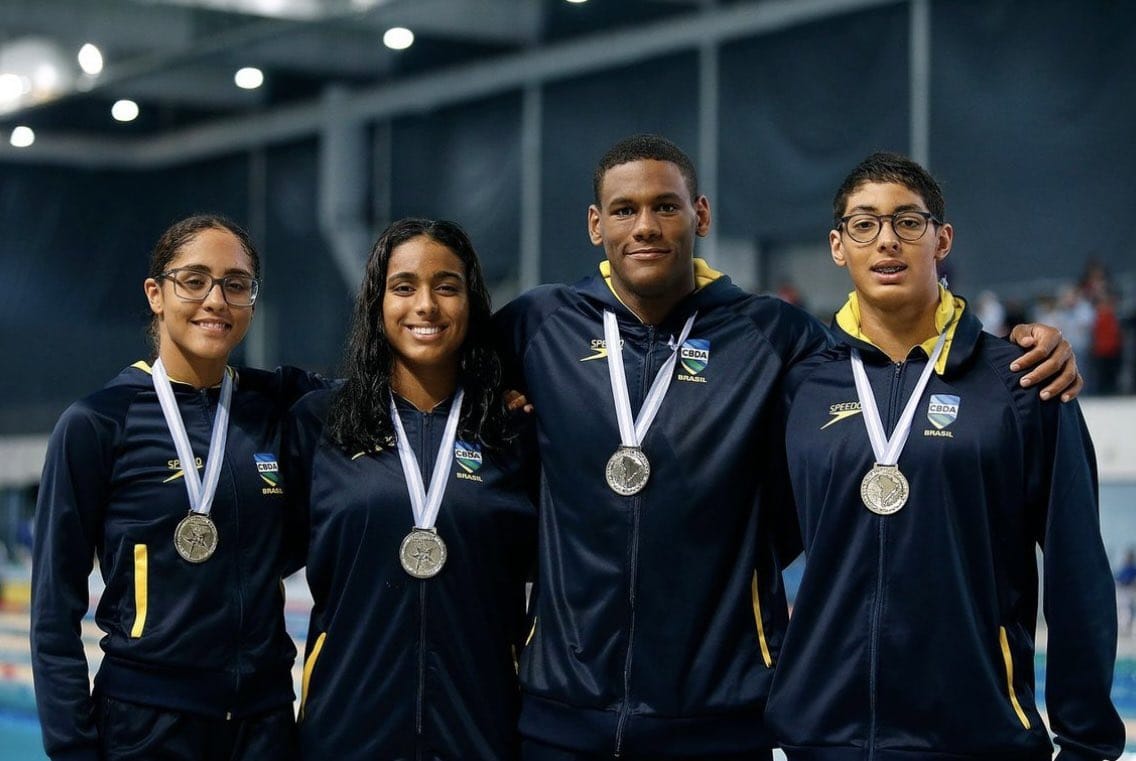 PÓDIO PARA O FLAMENGO! EQUIPE DE NATAÇÃO CONQUISTA VÁRIAS MEDALHAS NO SUL-AMERICANO